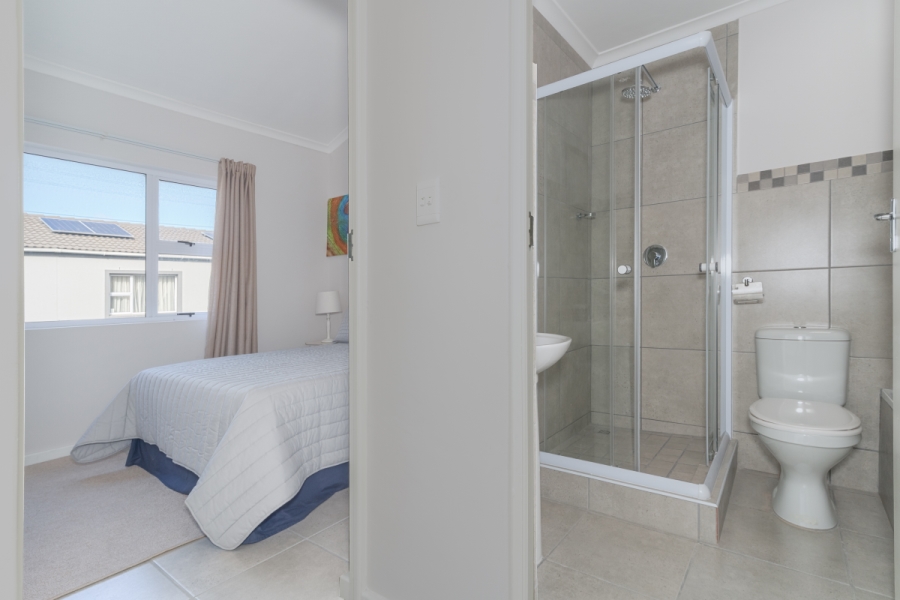 2 Bedroom Property for Sale in Stratford Green Western Cape